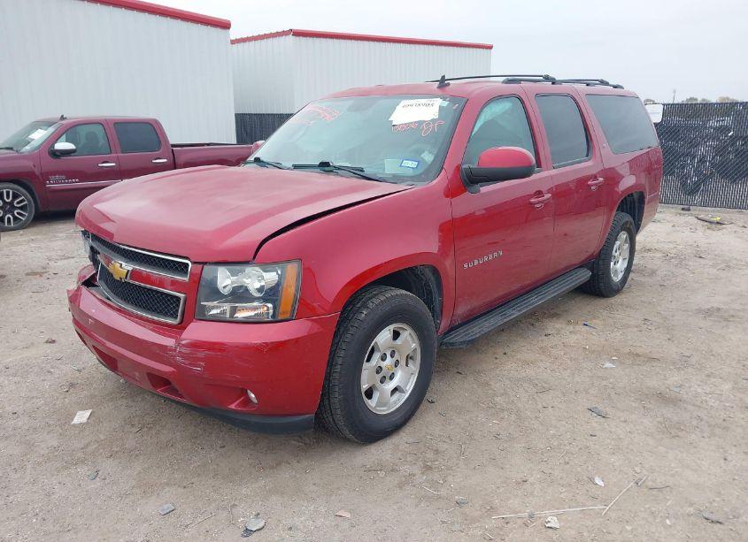 Photo 2 of 2013 Chevrolet Suburban 1500 LT (VIN 1GNSKJE73DR337611)
