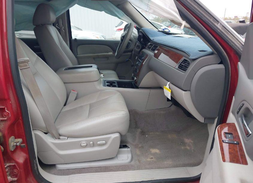 Photo 5 of 2013 Chevrolet Suburban 1500 LT (VIN 1GNSKJE73DR337611)