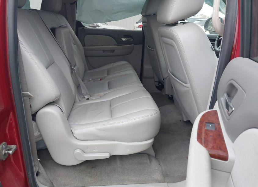 Photo 8 of 2013 Chevrolet Suburban 1500 LT (VIN 1GNSKJE73DR337611)