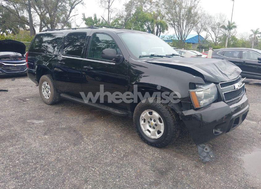 2014 Chevrolet Suburban 1500 LT (VIN 1GNSKJE73ER130976) main photo