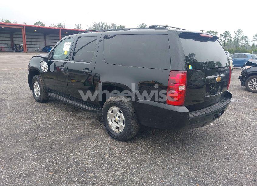 Photo 3 of 2014 Chevrolet Suburban 1500 LT (VIN 1GNSKJE73ER130976)