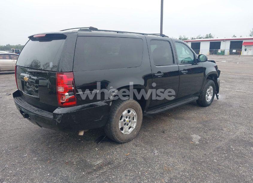 Photo 4 of 2014 Chevrolet Suburban 1500 LT (VIN 1GNSKJE73ER130976)