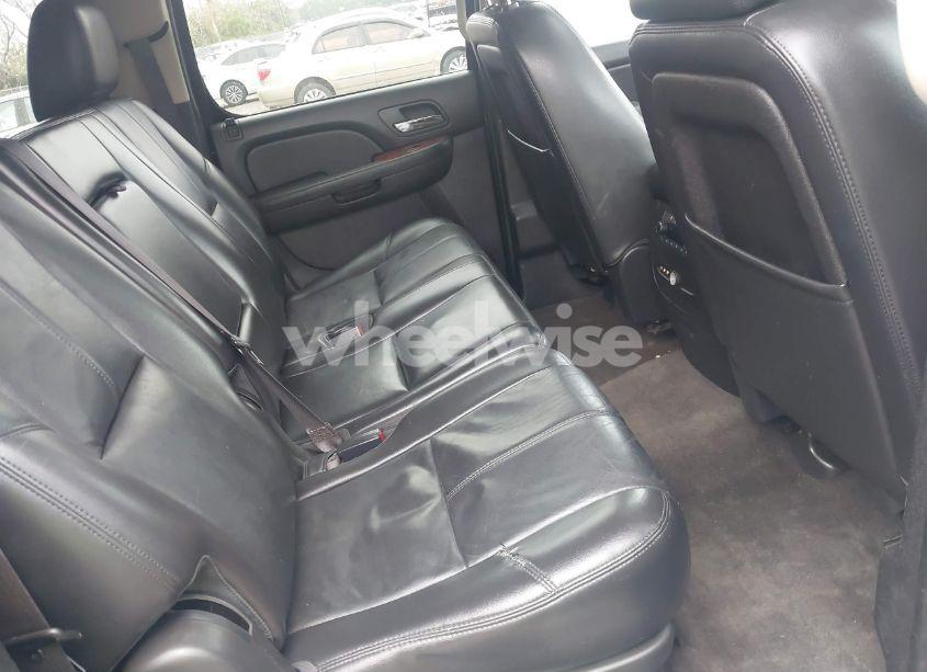 Photo 8 of 2014 Chevrolet Suburban 1500 LT (VIN 1GNSKJE73ER130976)