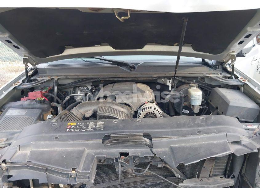 Photo 10 of 2014 Chevrolet Suburban 1500 LT (VIN 1GNSKJE73ER225733)