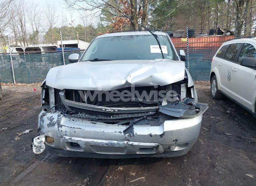 Photo 12 of 2014 Chevrolet Suburban 1500 LT (VIN 1GNSKJE73ER225733)