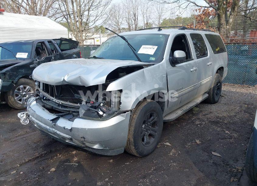 Photo 2 of 2014 Chevrolet Suburban 1500 LT (VIN 1GNSKJE73ER225733)
