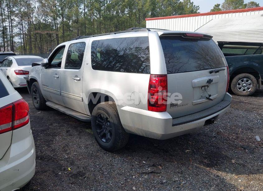 Photo 3 of 2014 Chevrolet Suburban 1500 LT (VIN 1GNSKJE73ER225733)