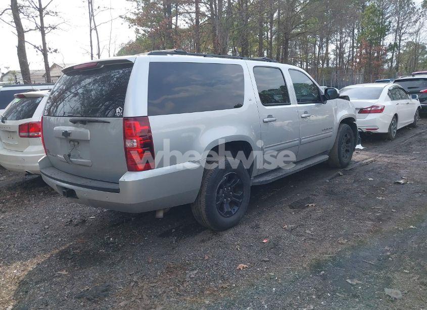 Photo 4 of 2014 Chevrolet Suburban 1500 LT (VIN 1GNSKJE73ER225733)