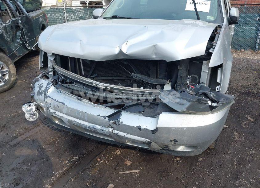 Photo 6 of 2014 Chevrolet Suburban 1500 LT (VIN 1GNSKJE73ER225733)