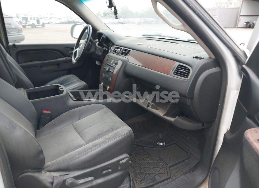 Photo 5 of 2012 Chevrolet Suburban 1500 LT (VIN 1GNSKJE74CR170478)