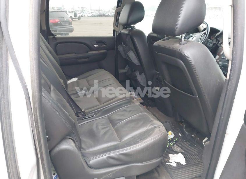 Photo 8 of 2012 Chevrolet Suburban 1500 LT (VIN 1GNSKJE74CR170478)