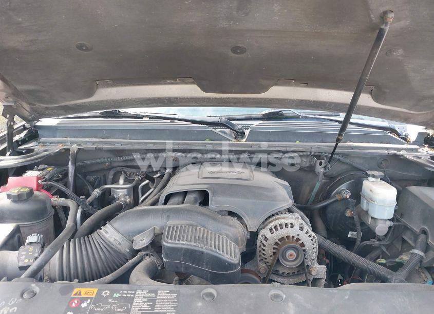 Photo 10 of 2012 Chevrolet Suburban 1500 LT (VIN 1GNSKJE74CR221767)