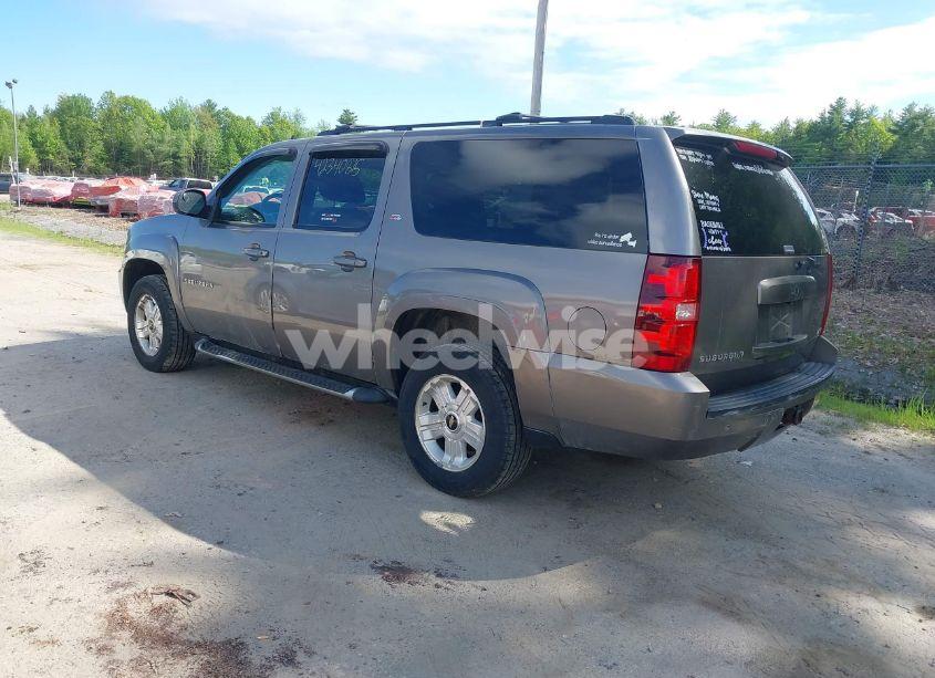 Photo 3 of 2012 Chevrolet Suburban 1500 LT (VIN 1GNSKJE74CR221767)