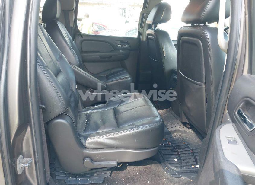 Photo 8 of 2012 Chevrolet Suburban 1500 LT (VIN 1GNSKJE74CR221767)