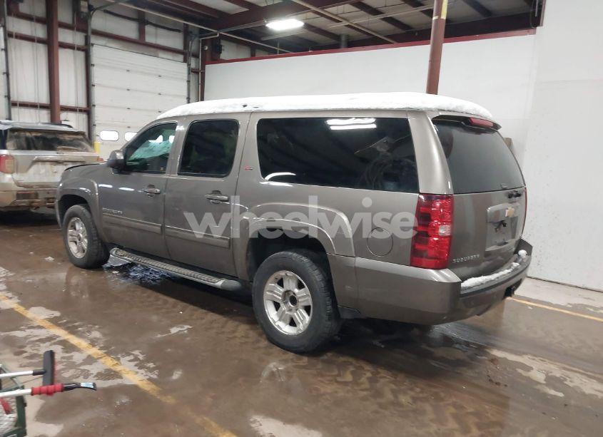 Photo 3 of 2012 Chevrolet Suburban 1500 LT (VIN 1GNSKJE74CR304437)