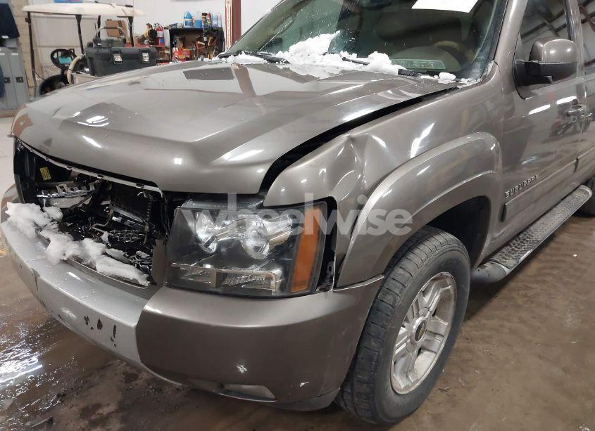 Photo 6 of 2012 Chevrolet Suburban 1500 LT (VIN 1GNSKJE74CR304437)