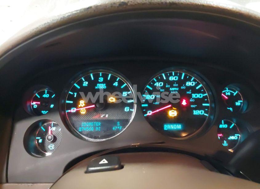 Photo 7 of 2012 Chevrolet Suburban 1500 LT (VIN 1GNSKJE74CR304437)