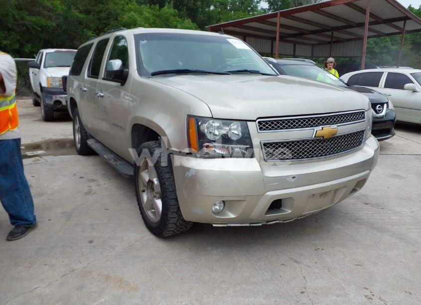 2013 Chevrolet Suburban 1500 LT (VIN 1GNSKJE74DR166223) main photo