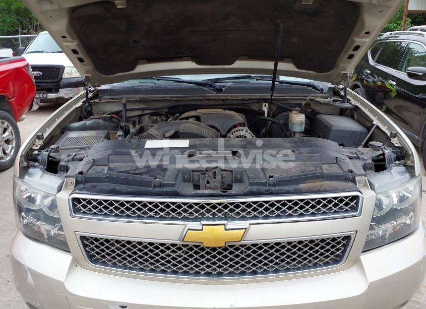 Photo 10 of 2013 Chevrolet Suburban 1500 LT (VIN 1GNSKJE74DR166223)