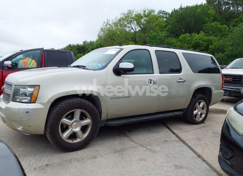 Photo 14 of 2013 Chevrolet Suburban 1500 LT (VIN 1GNSKJE74DR166223)