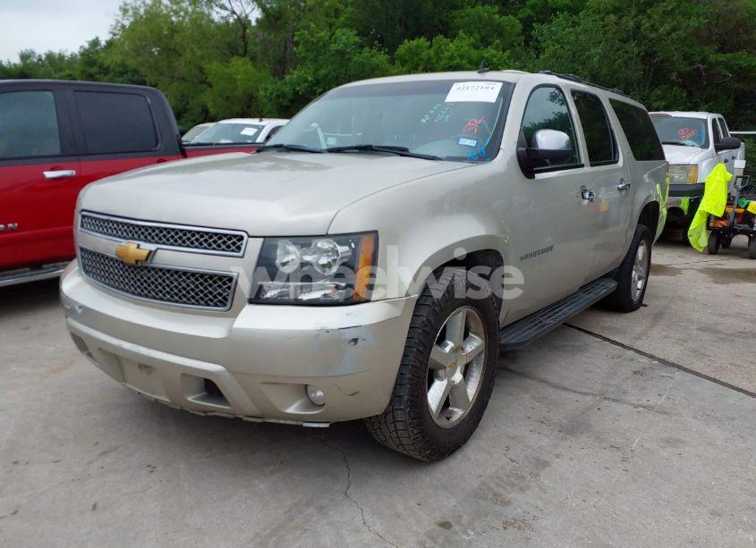 Photo 2 of 2013 Chevrolet Suburban 1500 LT (VIN 1GNSKJE74DR166223)