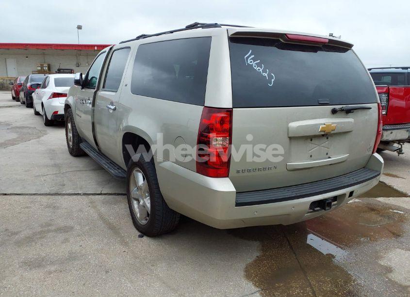 Photo 3 of 2013 Chevrolet Suburban 1500 LT (VIN 1GNSKJE74DR166223)
