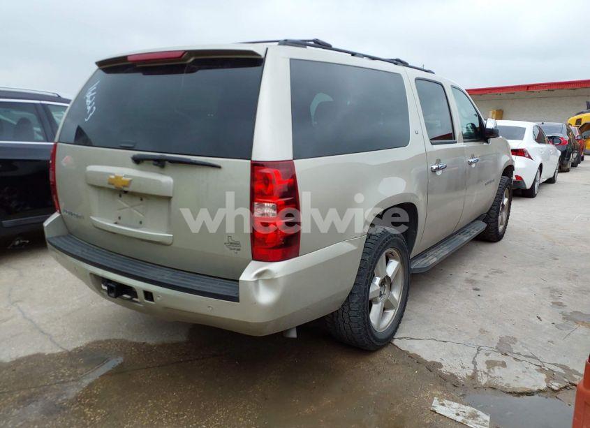 Photo 4 of 2013 Chevrolet Suburban 1500 LT (VIN 1GNSKJE74DR166223)
