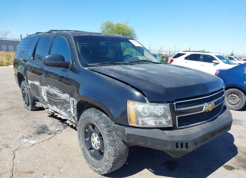 2013 Chevrolet Suburban 1500 LT (VIN 1GNSKJE74DR182843) main photo