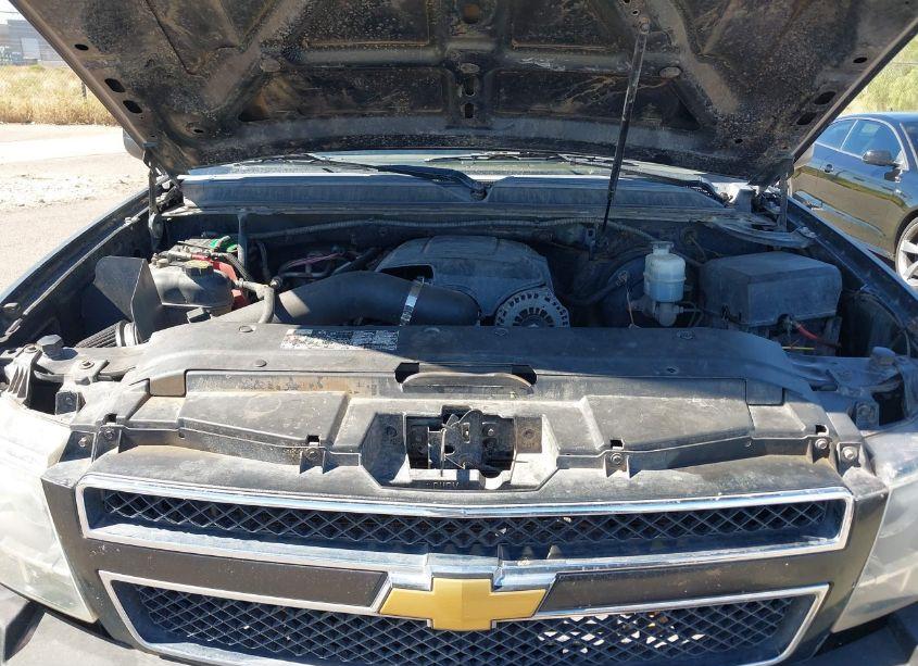 Photo 10 of 2013 Chevrolet Suburban 1500 LT (VIN 1GNSKJE74DR182843)