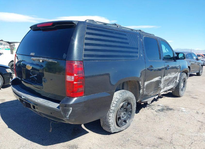 Photo 4 of 2013 Chevrolet Suburban 1500 LT (VIN 1GNSKJE74DR182843)