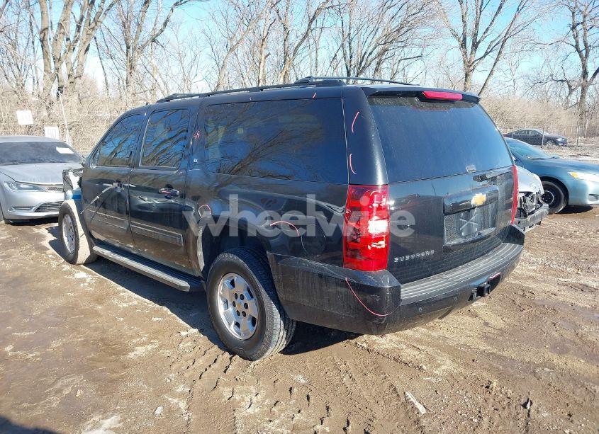 Photo 3 of 2012 Chevrolet Suburban 1500 LT (VIN 1GNSKJE75CR182591)