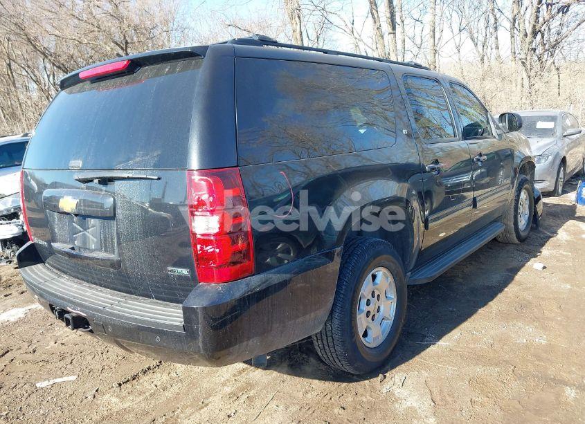 Photo 4 of 2012 Chevrolet Suburban 1500 LT (VIN 1GNSKJE75CR182591)