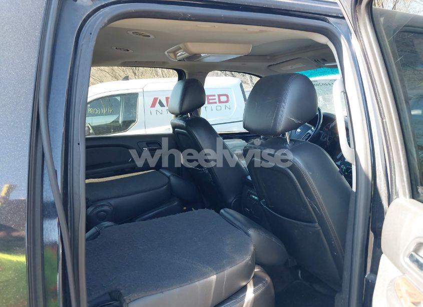 Photo 8 of 2012 Chevrolet Suburban 1500 LT (VIN 1GNSKJE75CR182591)