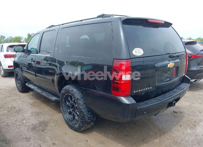Photo 3 of 2012 Chevrolet Suburban 1500 LT (VIN 1GNSKJE75CR189265)