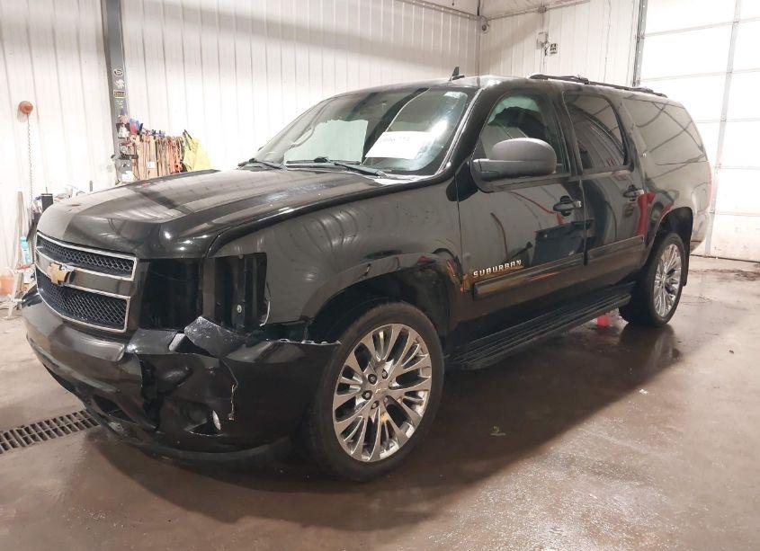 Photo 2 of 2013 Chevrolet Suburban 1500 LT (VIN 1GNSKJE75DR173830)