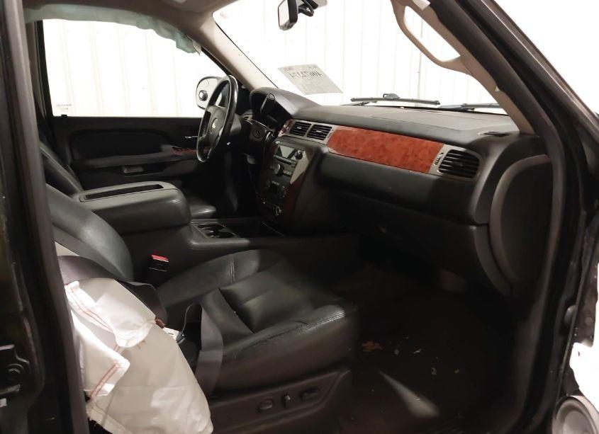 Photo 5 of 2013 Chevrolet Suburban 1500 LT (VIN 1GNSKJE75DR173830)