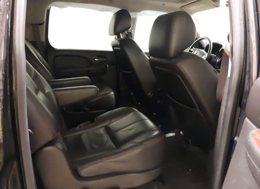 Photo 8 of 2013 Chevrolet Suburban 1500 LT (VIN 1GNSKJE75DR173830)