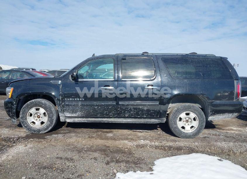 Photo 14 of 2014 Chevrolet Suburban 1500 LT (VIN 1GNSKJE75ER214054)
