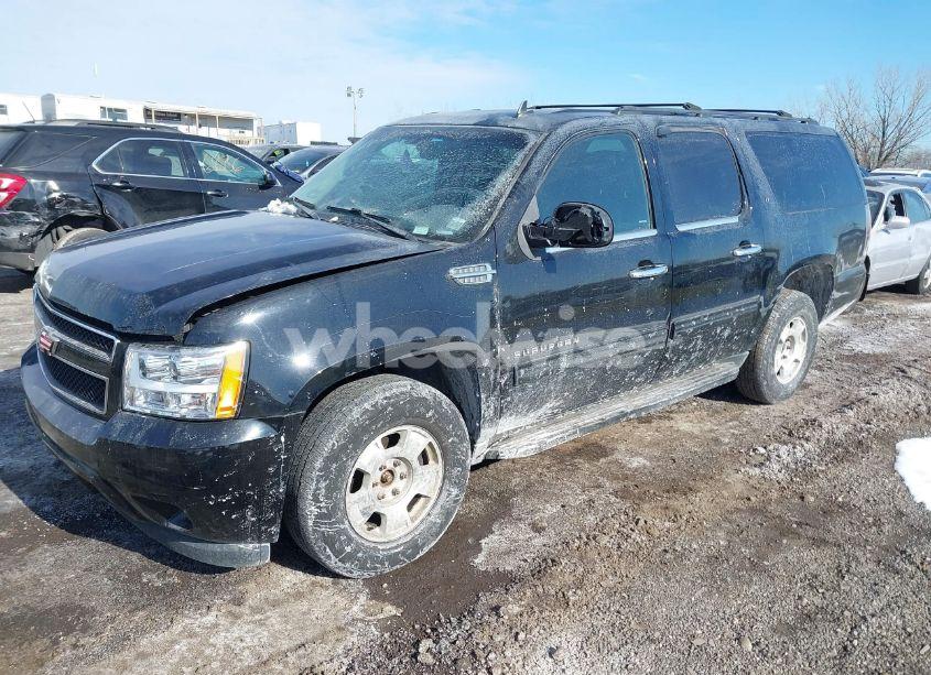 Photo 2 of 2014 Chevrolet Suburban 1500 LT (VIN 1GNSKJE75ER214054)