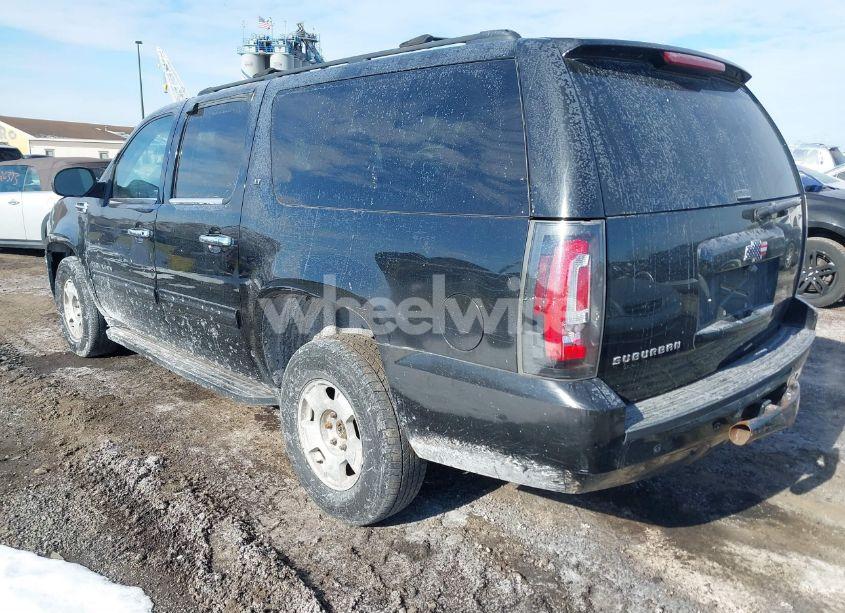 Photo 3 of 2014 Chevrolet Suburban 1500 LT (VIN 1GNSKJE75ER214054)