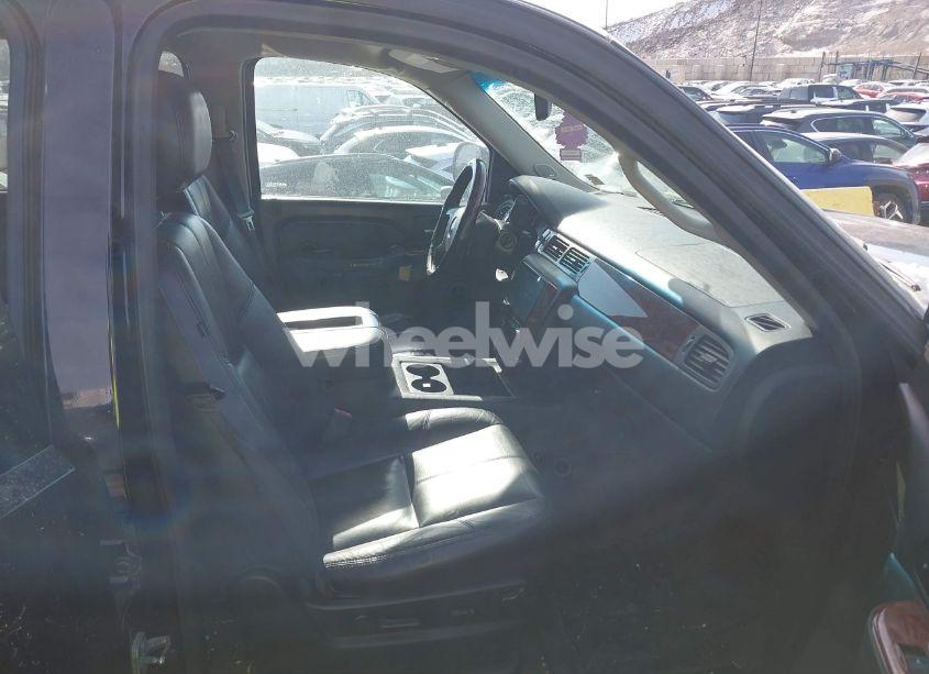 Photo 5 of 2014 Chevrolet Suburban 1500 LT (VIN 1GNSKJE75ER214054)