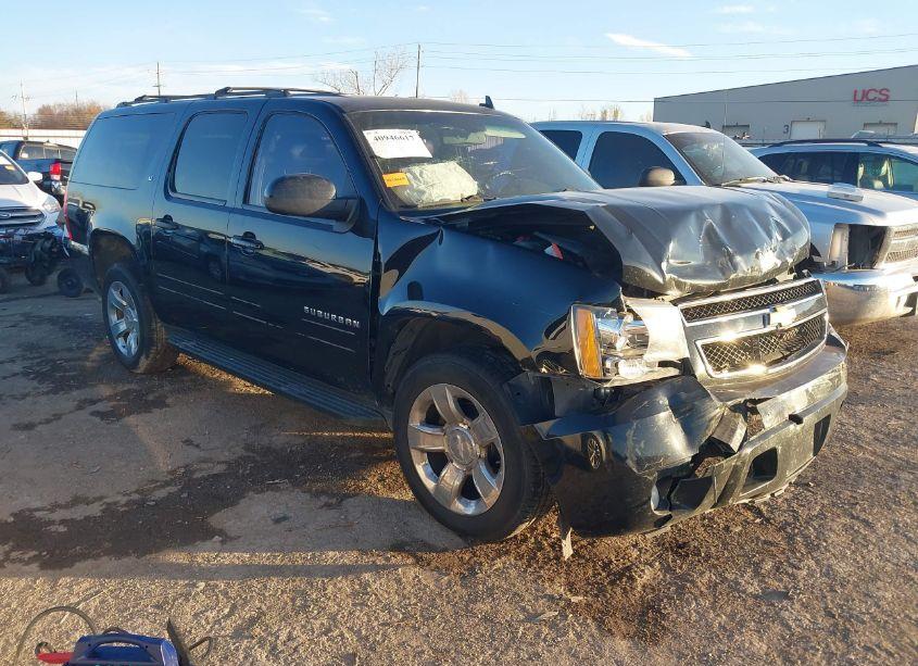 2014 Chevrolet Suburban 1500 LT (VIN 1GNSKJE75ER223188) main photo