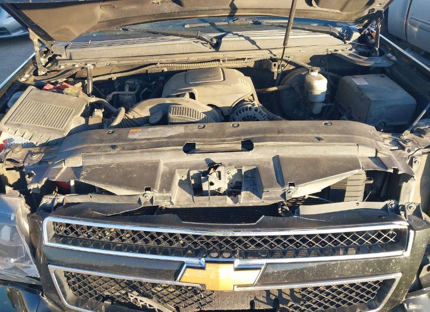 Photo 10 of 2014 Chevrolet Suburban 1500 LT (VIN 1GNSKJE75ER223188)