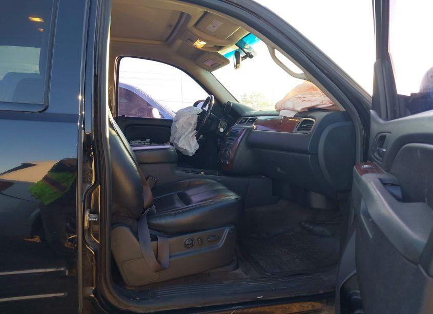 Photo 5 of 2014 Chevrolet Suburban 1500 LT (VIN 1GNSKJE75ER223188)