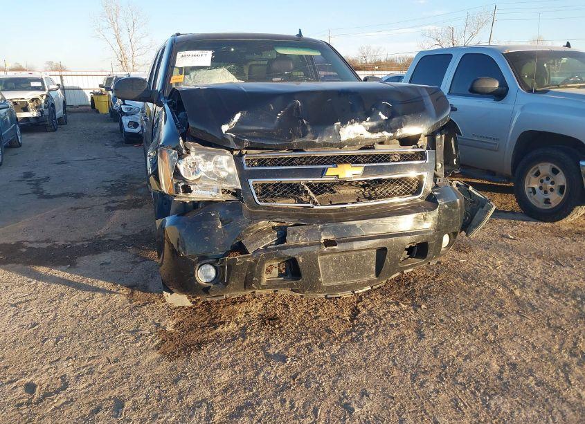 Photo 6 of 2014 Chevrolet Suburban 1500 LT (VIN 1GNSKJE75ER223188)