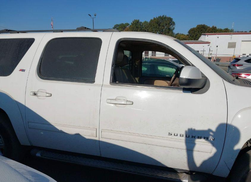 Photo 13 of 2012 Chevrolet Suburban 1500 LT (VIN 1GNSKJE76CR118527)