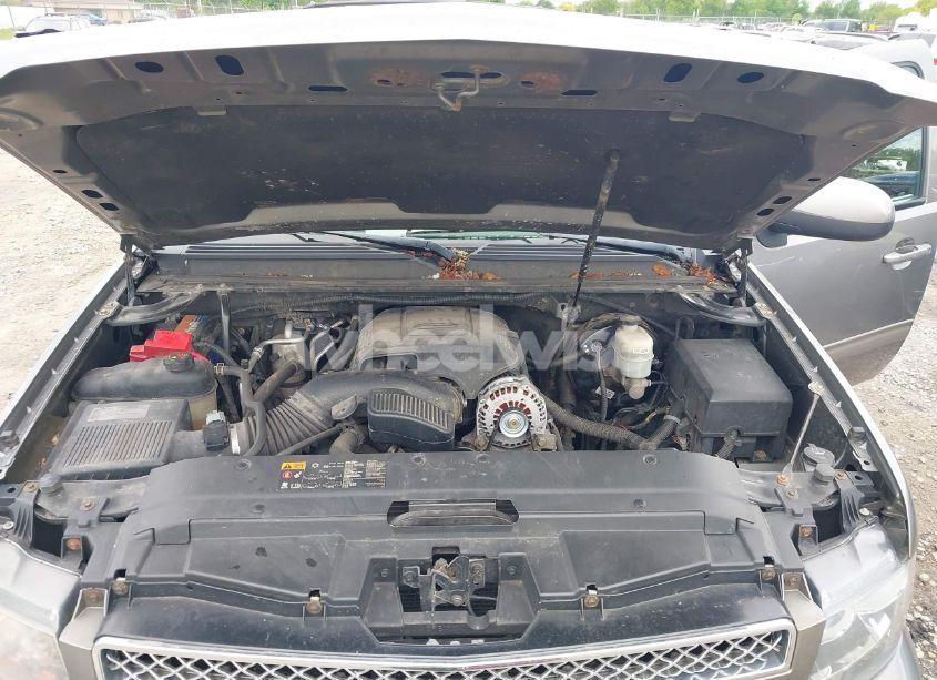 Photo 10 of 2012 Chevrolet Suburban 1500 LT (VIN 1GNSKJE76CR242281)