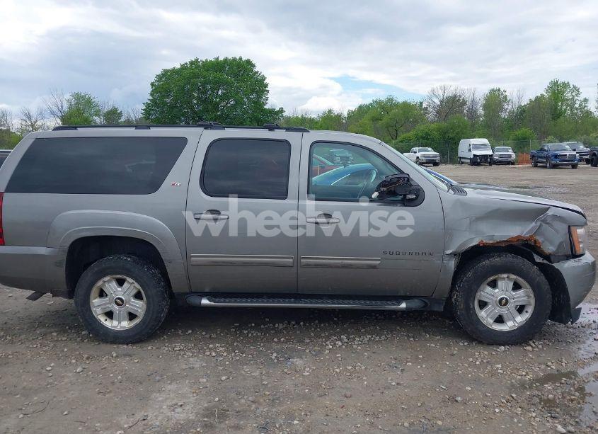 Photo 13 of 2012 Chevrolet Suburban 1500 LT (VIN 1GNSKJE76CR242281)