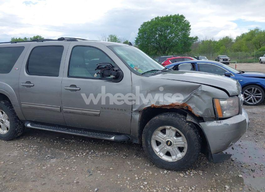 Photo 6 of 2012 Chevrolet Suburban 1500 LT (VIN 1GNSKJE76CR242281)