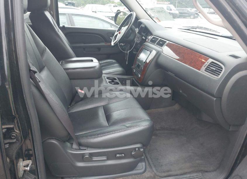 Photo 5 of 2012 Chevrolet Suburban 1500 LT (VIN 1GNSKJE76CR268699)